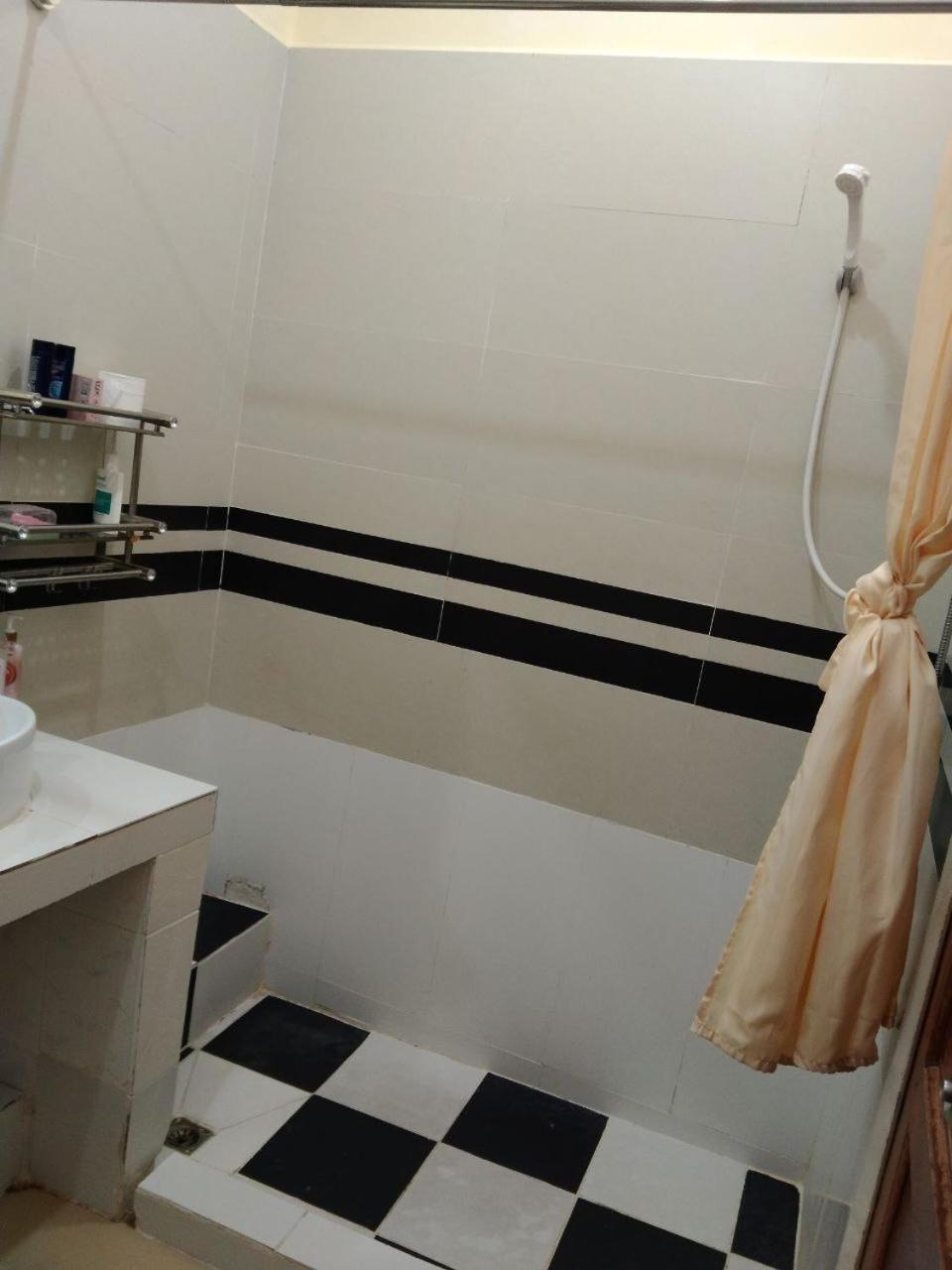 Room 12 - Studio In A Villa 5Mn Walk From The Royal Palace With Swimming Pool Phnom Penh Eksteriør billede